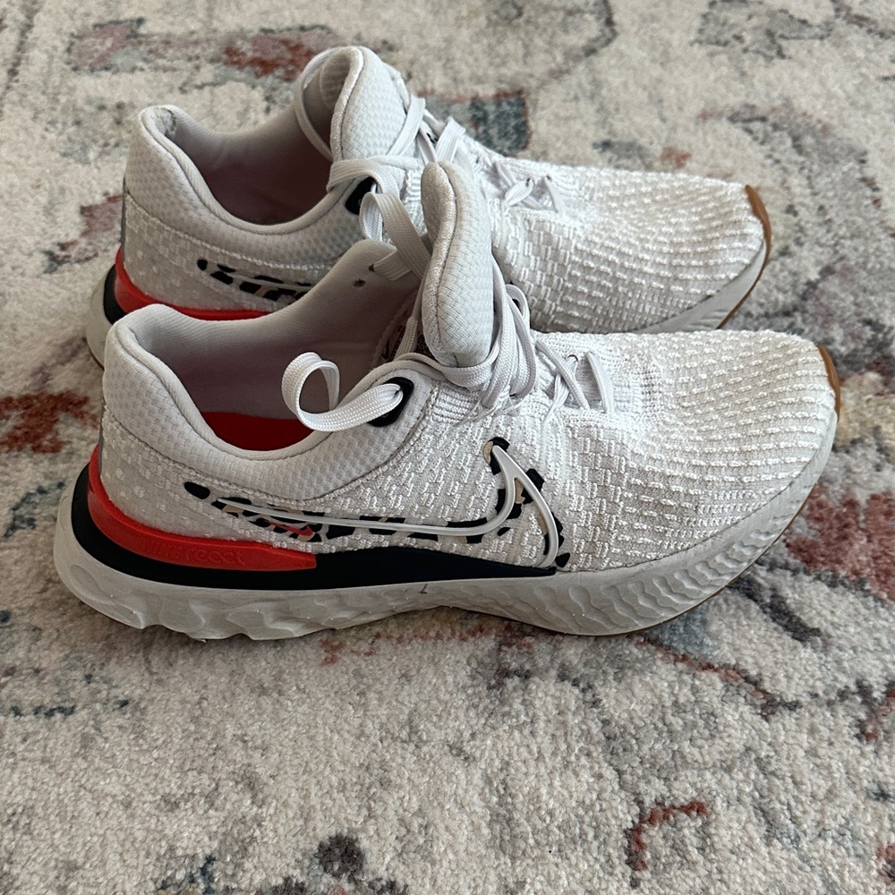 Women’s Nike react flyknit size 10